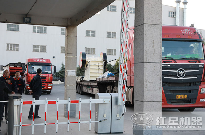 時產(chǎn)30-300噸的石料、石塊碎石機一套多少錢？